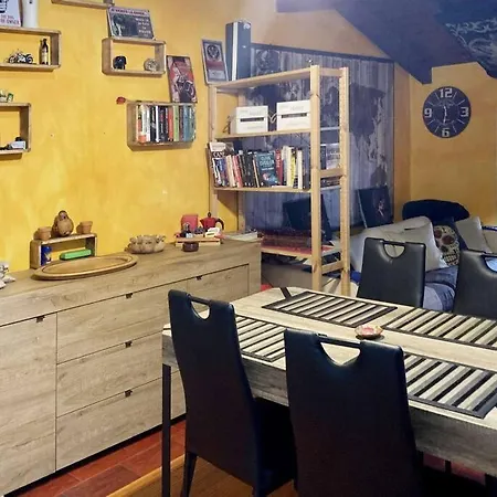 Daire Stylish Attic In Mountains *